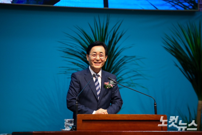 한일장신대학교 총장으로 파송 받은 황세형 목사가 답사를 전하고 있다.