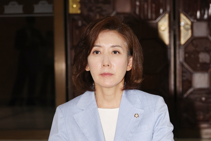 로텐더홀 앞 농성하는 나경원 의원. 연합뉴스