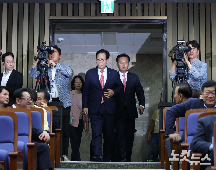 송언석 비대위 체제로…"상법 개정안 전향적 검토"