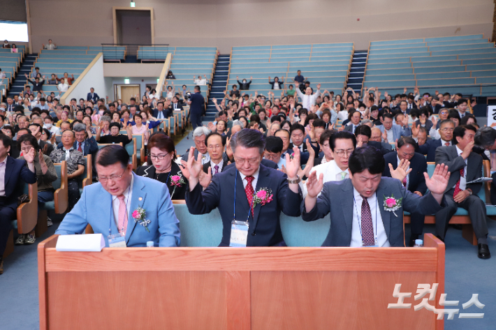 이번 대회에는 호남과 영남지역 목회자와 성도 등 1천여 명이 참여한 가운데 1부 예배와 2부 한마음대회, 3부 성명서 낭독 및 폐회, 4부 오찬과 친교 등의 순서로 진행됐다. 유상원 아나운서