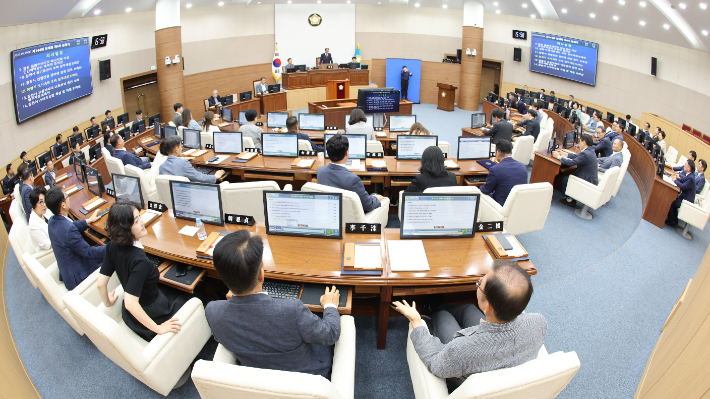 창원시의회 본회의. 창원시의회 제공 