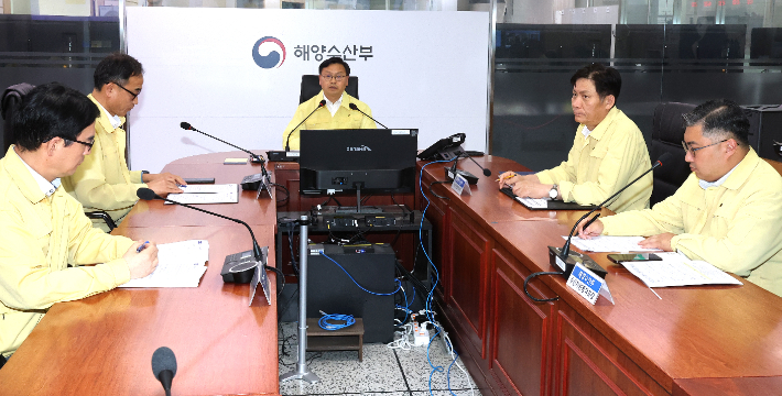 김성범 해양수산부 차관이 지난달 30일 정부세종청사 해수부 종합상황실에서 열린 여름철 해양재난사고 예방 점검회의를 주재하고 있다. 연합뉴스