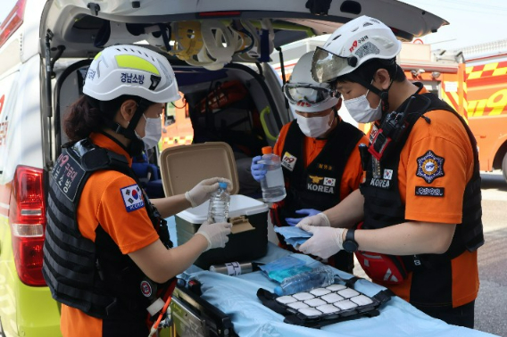 독자 이해 위한 사진으로 해당 기사와 직접적 관련 없음. 119폭염구급대. 경남도청 제공  