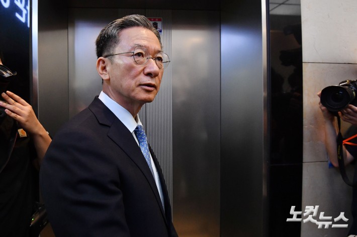 정성호 법무부 장관 후보자가 1일 오전 서울 종로구 적선동에 마련된 인사청문회 준비 사무실로 출근하고 있다.