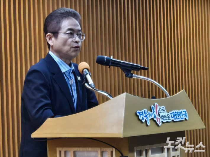 혈액암 투병 한 달 만에 민선 8기 취임 3주년 기자회견에 나선 이철우 경북도지사. 류연정 기자