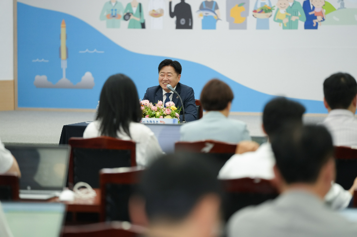 오영훈 제주지사가 1일 오전 도청 4층 탐라홀에서 취임 3주년 기자회견을 하고 있다. 제주도 제공