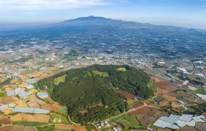 제주의 오름. 제주자연문화유산연구회 제공