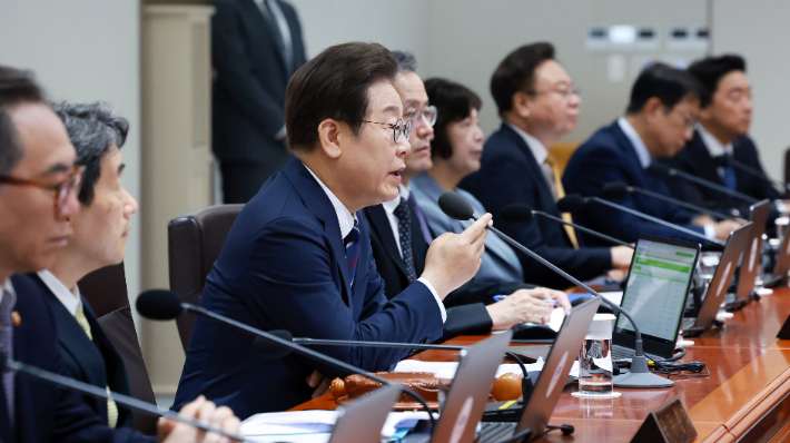 이재명 대통령이 1일 서울 용산 대통령실 청사에서 열린 국무회의에서 발언하고 있다. 연합뉴스