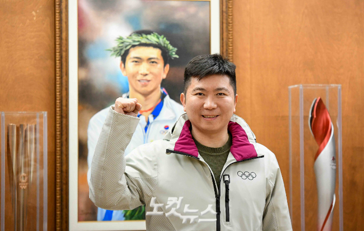 유승민 대한체육회장이 지난 2월 CBS노컷뉴스와 인터뷰에서 포즈를 취한 모습. 박종민 기자