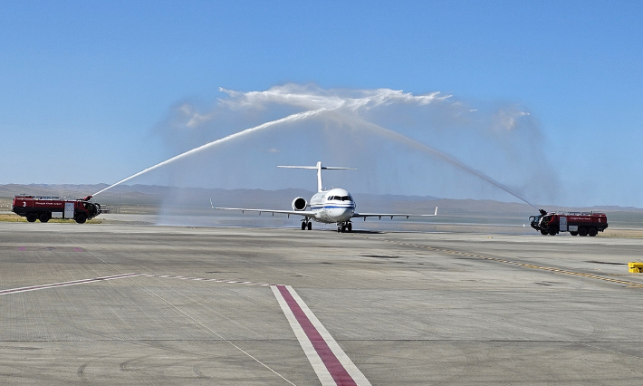 중국이 자체 개발한 소형 여객기 C909. 에어차이나 제공