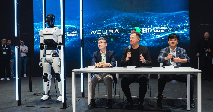 최근 독일 뮌헨에서 HD현대삼호, HD현대로보틱스, 노이라 로보틱스가 '조선산업 인숍(In-shop) 4족 보행 휴머노이드 로봇 개발 및 실증을 위한 협약'을 체결했다. HD현대삼호 제공