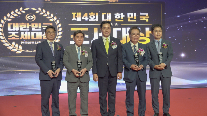 제4회 대한민국 조세대상 수상자 기념사진. 노컷뉴스 유보리PD