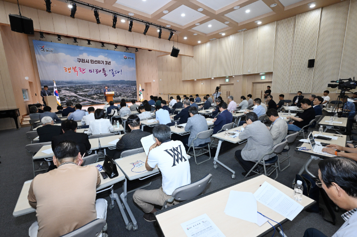 백경현 경기 구리시장이 2일 오전 11시 구리시 여성행복센터 대강당에서 민선 8기 3주년 기자회견을 열었다. 구리시 제공