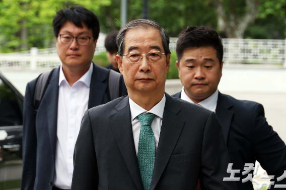 한덕수 전 국무총리가 2일 오전 서울 서초구 서울고검에 마련된 내란특검 사무실로 출석하고 있다. 황진환 기자