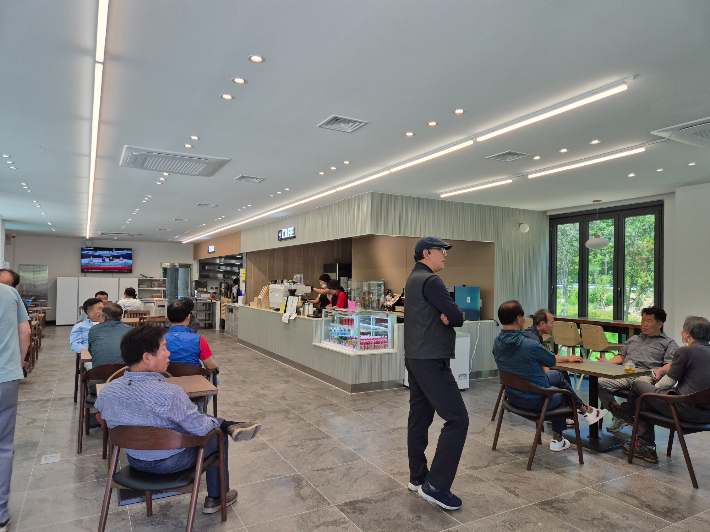 울진 금강송 스마트 복합쉼터. 울진군 제공