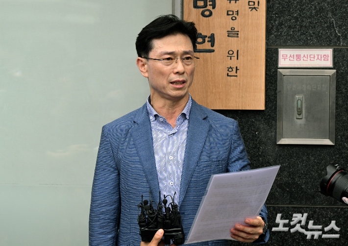 임성근 전 해병대 1사단장이 2일 서울 서초구 순직해병 특검 사무실에 피의자 신분으로 출석하며 입장문을 발표하고 있다. 이날 현판식을 시작으로 수사를 공식 개시한 특검은 첫날부터 핵심 피의자인 임 전 사단장을 소환 조사했다. 류영주 기자