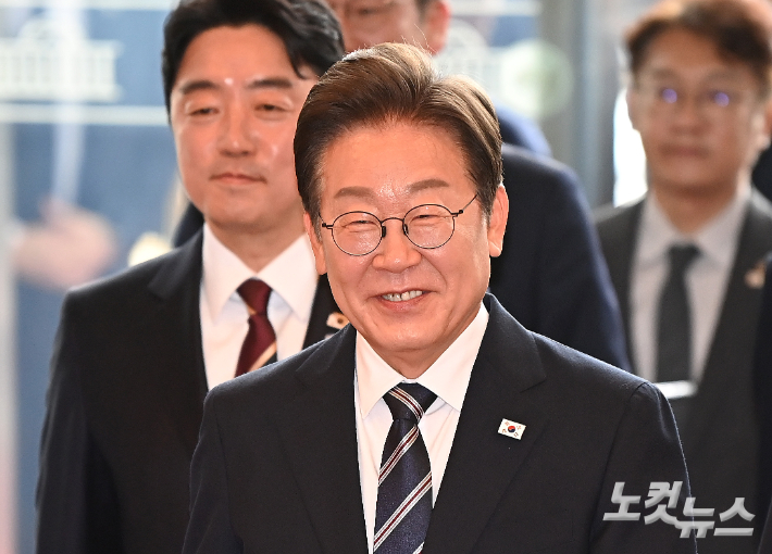 李대통령 오늘 기자회견…"한달 돌아보고 각오 다질 것"[뉴스쏙:속]