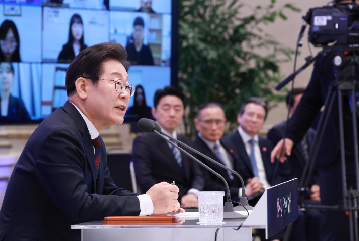 李대통령 "대출규제는 맛보기…이젠 부동산 투기보다 금융시장"