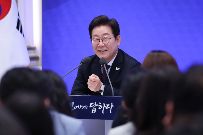 李대통령 "한일관계, 갈등과 협력 뒤섞을 필요 없어"