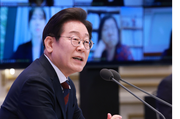 이재명 대통령이 3일 청와대 영빈관에서 열린 '대통령의 30일, 언론이 묻고 국민에게 답하다' 기자회견에서 발언하고 있다. 연합뉴스