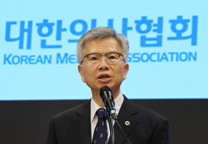 李 '의정갈등, 대화 통해 신뢰 회복'…의협 "인식과 해법 같아"