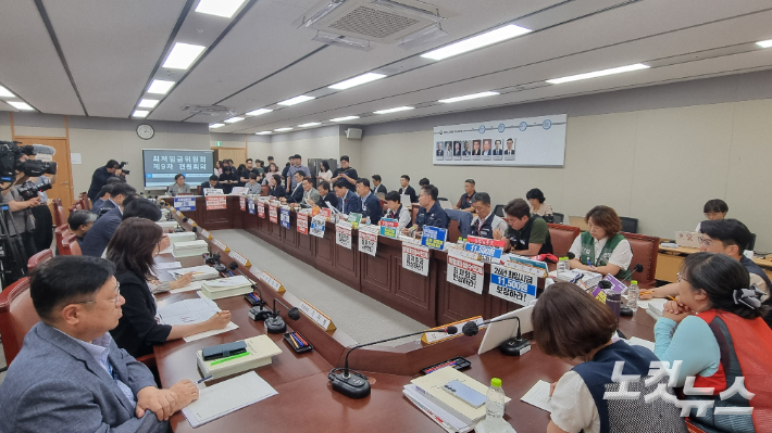 최저임금위원회 위원들이 7월 3일 정부세종청사에서 제9차 전원회의를 열어 2026년도 적용 최저임금을 논의하고 있다. 김민재 기자