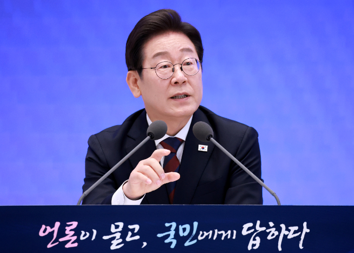 李대통령 "대출규제는 맛보기…檢개혁안 추석前 얼개"(종합)