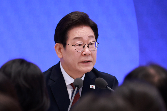 李대통령 "가장 어려운 게 의료대란…해답 찾아보겠다"