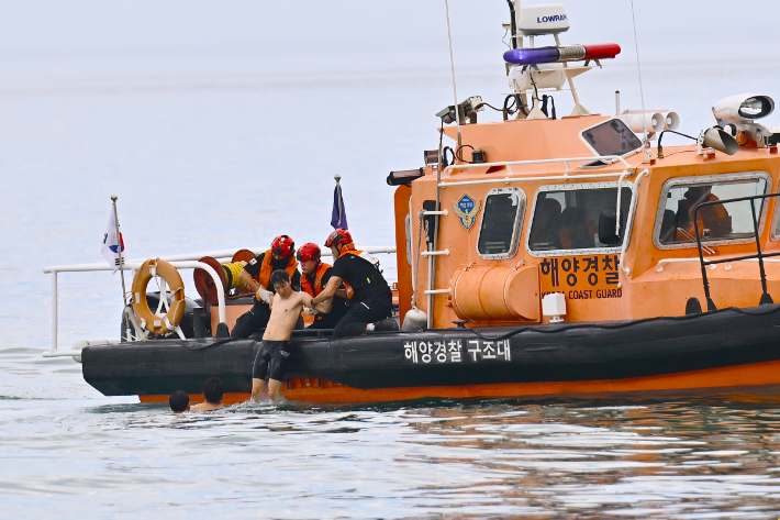속초해수욕장 인명구조 합동훈련. 속초시 제공