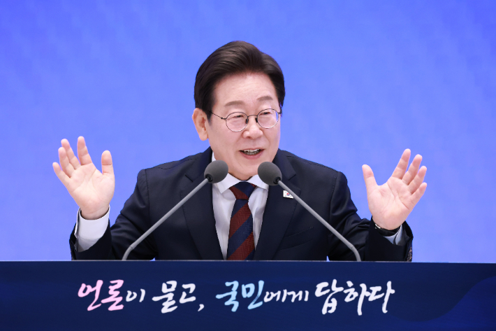 "서로 인정하고 득이 돼야"…평화공존 재확인한 李대통령