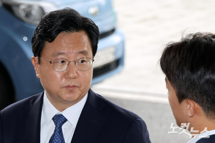 정진우 신임 서울중앙지검장이 4일 오전 서울 서초구 서울중앙지방검찰청으로 출근하며 소회를 밝히고 있다. 박종민 기자