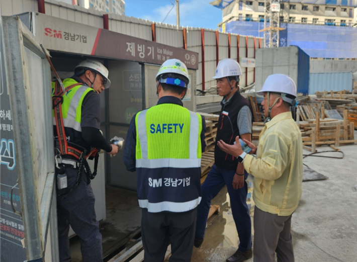 군산시가 민간 건설현장을 대상으로 안전점검을 강화한다. 군산시 제공