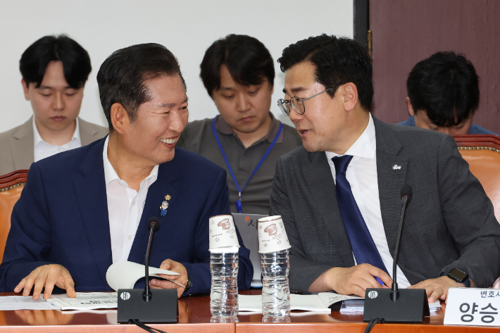 정청래 47%·박찬대 38%…민주당 지지층 대상[갤럽]