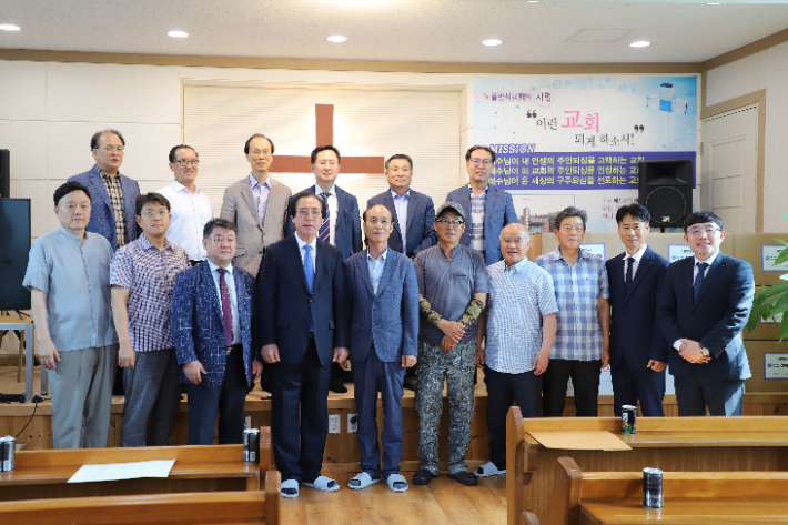 경북노회는 전달식에서 통합 경정교회에 3천800만 원 상당의 승합차를, 통합 노물반석교회에는 복구비 2천만 원을, 노물리에는 이재민을 위한 생필품 박스 100개를 각각 전달했다. 유상원 아나운서