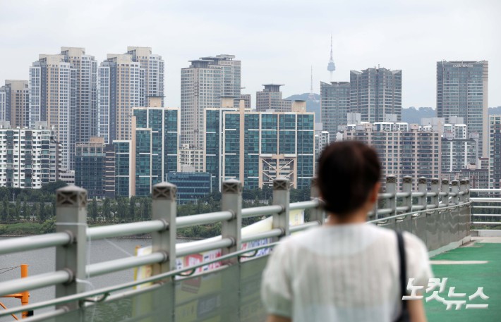 서울 아파트값 22주 연속 상승…대출규제에 마용성 주춤