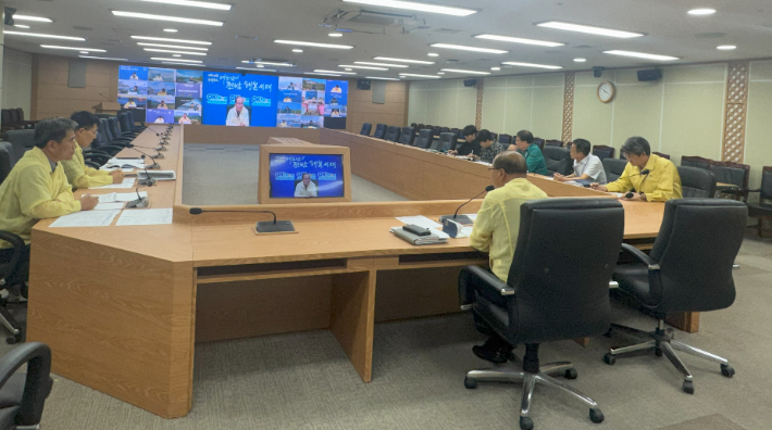 전라남도가 4일 도청에서 농업 분야 폭염 대응 관계기관 영상회의를 개최하고 있다. 전라남도 제공