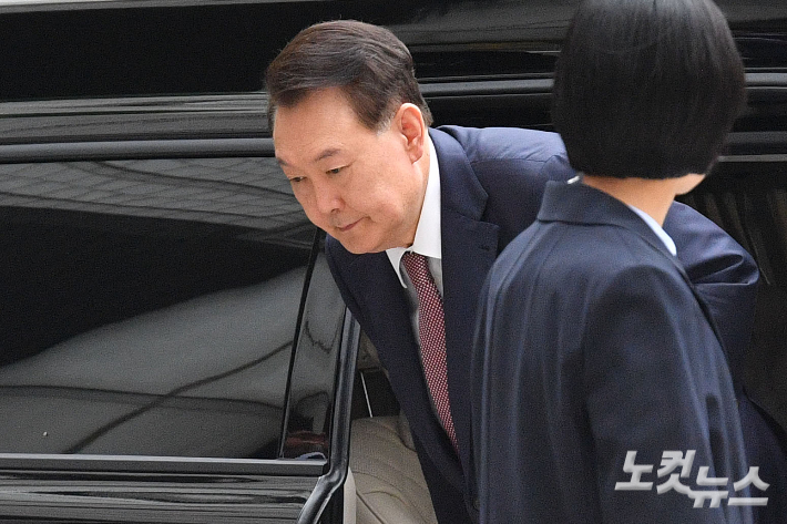 [속보]특검 "尹 내일 2차 출석도 고검청사 현관 통해야"