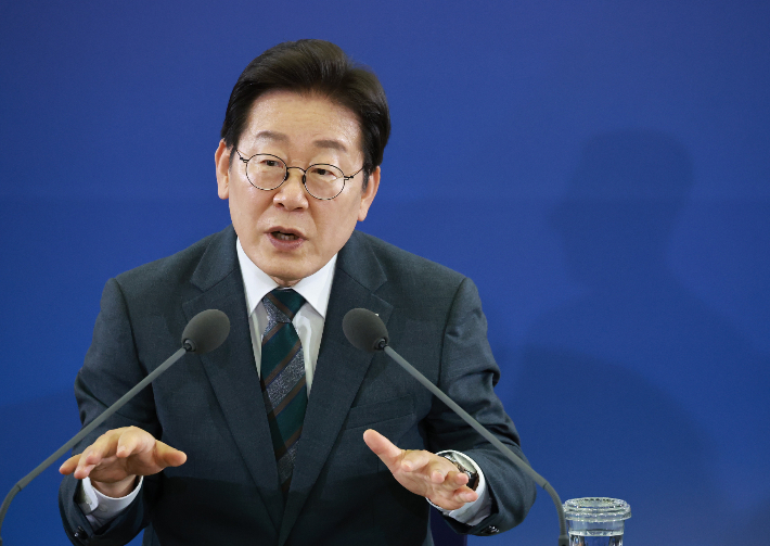 李대통령 "정상적으로 갚는 분들도 깎아줄 것…탕감 추가"