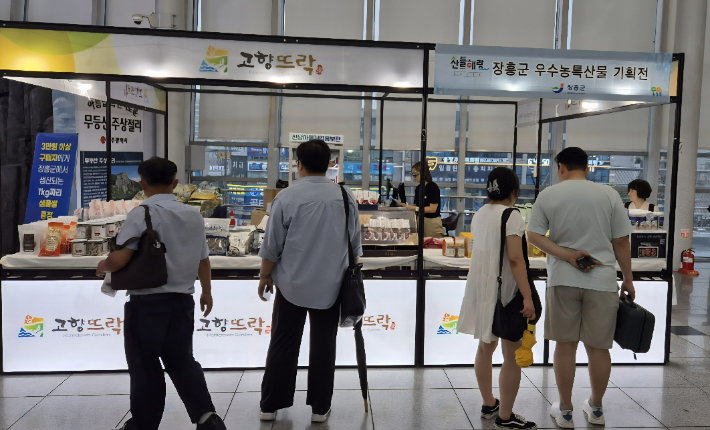 KTX 광주송정역서 전남의 맛 직거래장터 운영