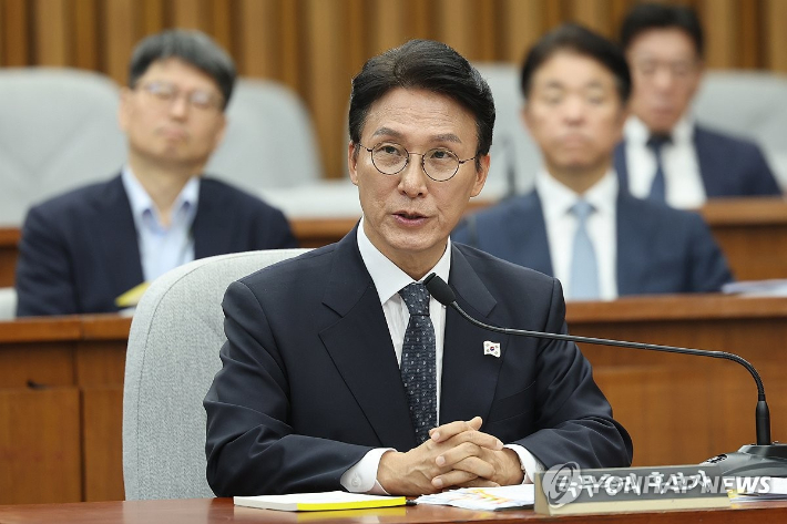 (서울=연합뉴스) 김주성 기자 = 김민석 국무총리 후보자가 24일 서울 여의도 국회에서 열린 인사청문회에서 의원질의에 답변하고 있다. 2025.6.24 utzza@yna.co.kr 연합뉴스