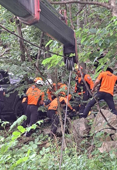 양양 승용차 추락사고 구조 현장. 강원소방본부제공