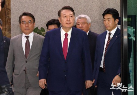 조사 마친 윤석열 귀가
