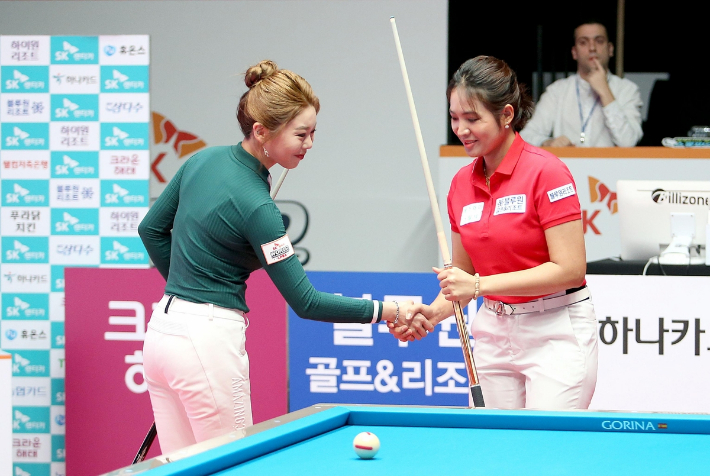2023-24시즌까지 치열한 라이벌 대결을 펼쳤던 김가영(왼쪽)-스롱. PBA 