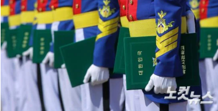 79살 韓육사도, 223살 美육사도…교장 숫자는 똑같네