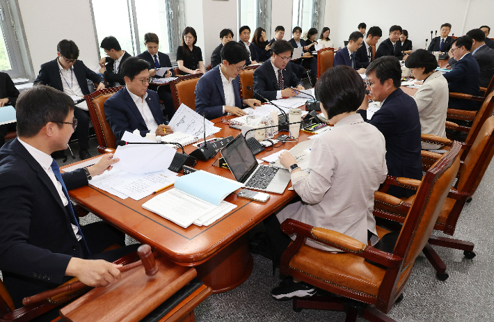 "대통령실 특활비 살리고 국방비 삭감" 野주장에…與 "선동"