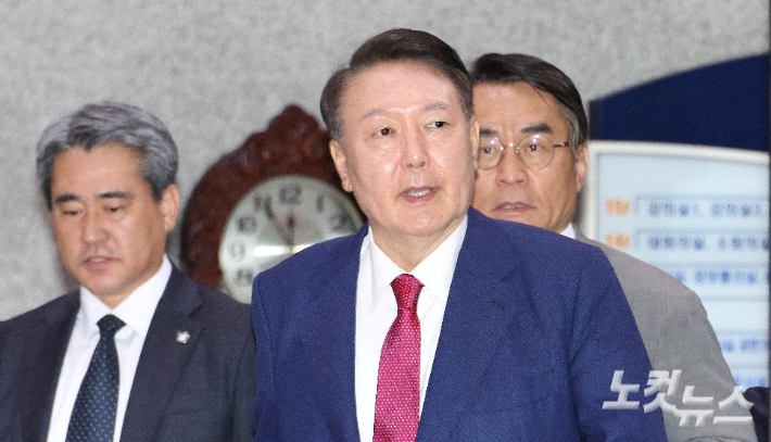 [속보]내란특검, 윤석열 전 대통령 구속영장 청구