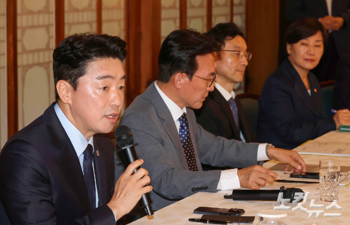 6일 서울 삼청동 총리공관에서 열린 제1차 고위당정협의회에서 강훈식 대통령실 비서실장이 발언하고 있다. 박종민 기자