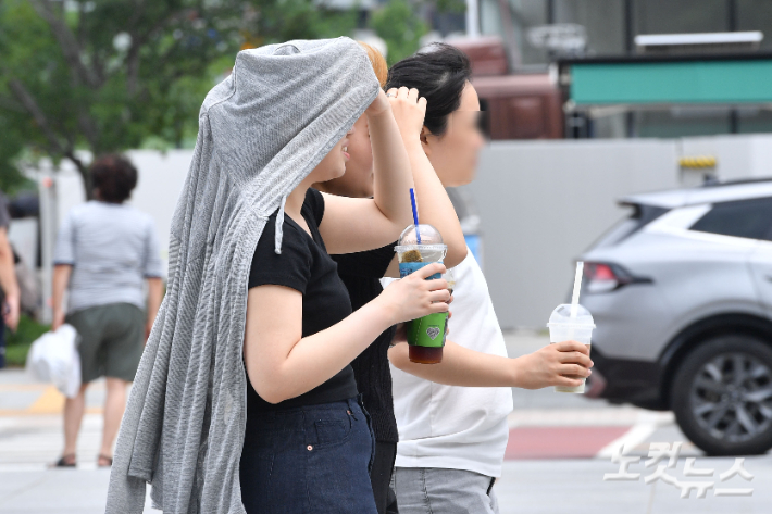 서울에 18일 빨리 찾아온 첫 폭염경보…체감온도 35도 육박