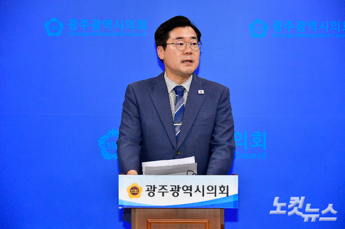 더불어민주당 당 대표 선거에 출마한 박찬대 전 원내대표가 7일 광주광역시의회에서 '호남이 묻고, 박찬대가 답하다'라는 제목의 기자회견을 열고 지역 현안과 당 혁신 구상 등을 직접 밝혔다. 조시영 기자