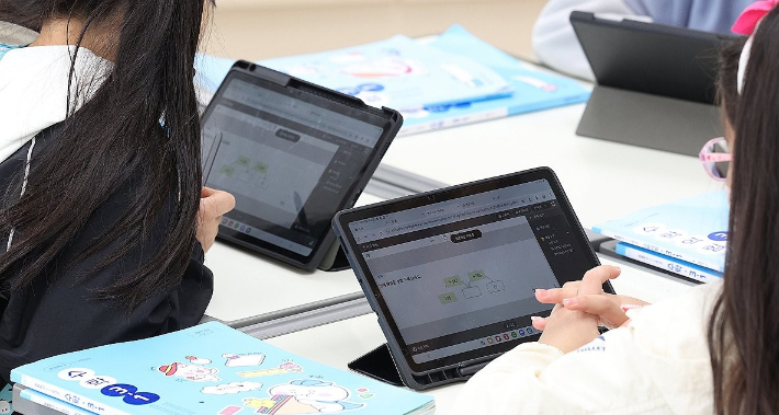 산으로 가는 AI교과서… 불명확한 지위 속 교육현장은 혼란